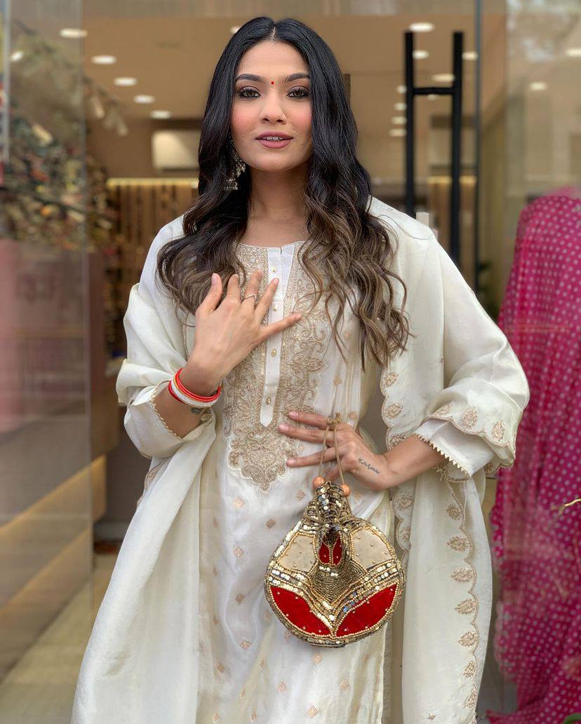 Off White Zari Viscose Rayon Salwar Kameez With Dupatta