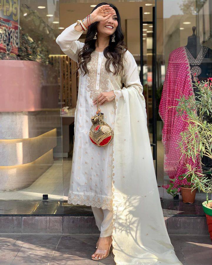 Off White Zari Viscose Rayon Salwar Kameez With Dupatta