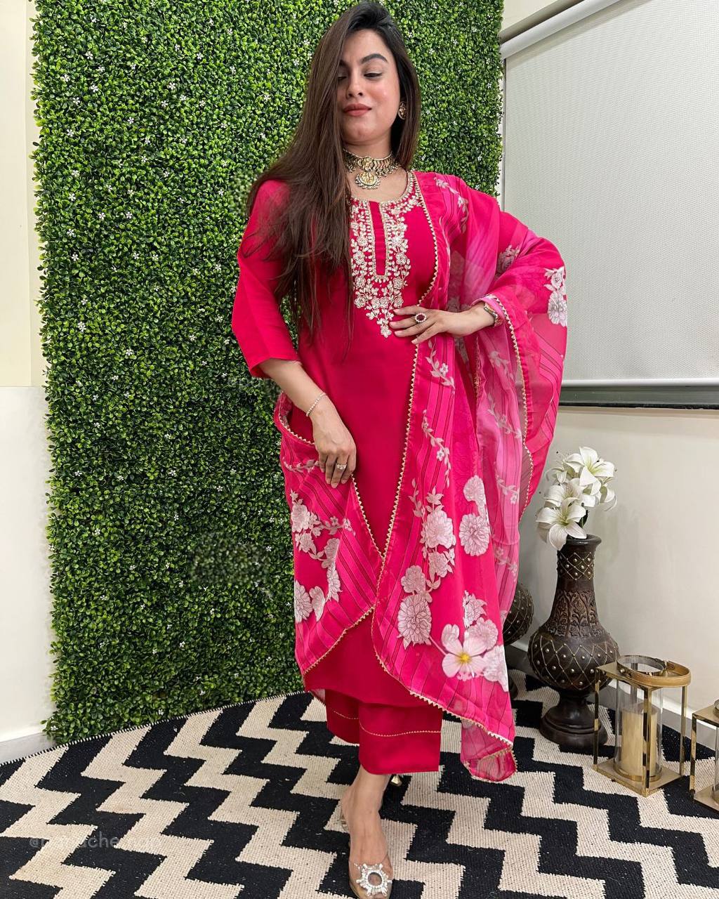 Chic crafted Viscose Chanderi Kurti Set with Printed Tebby Silk Dupatta