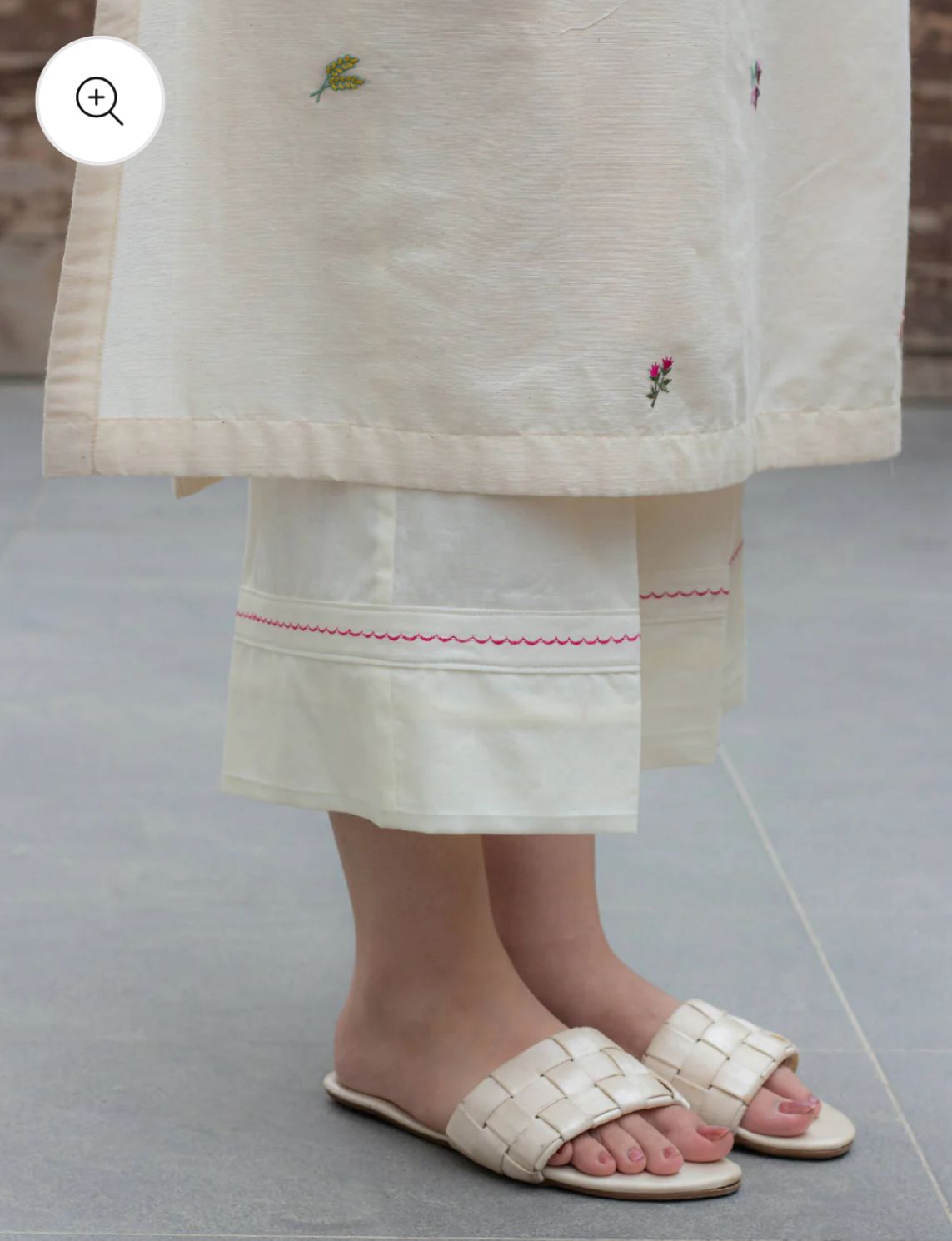 bazarkurti Elegant Off-White Embroidered Kurta Set