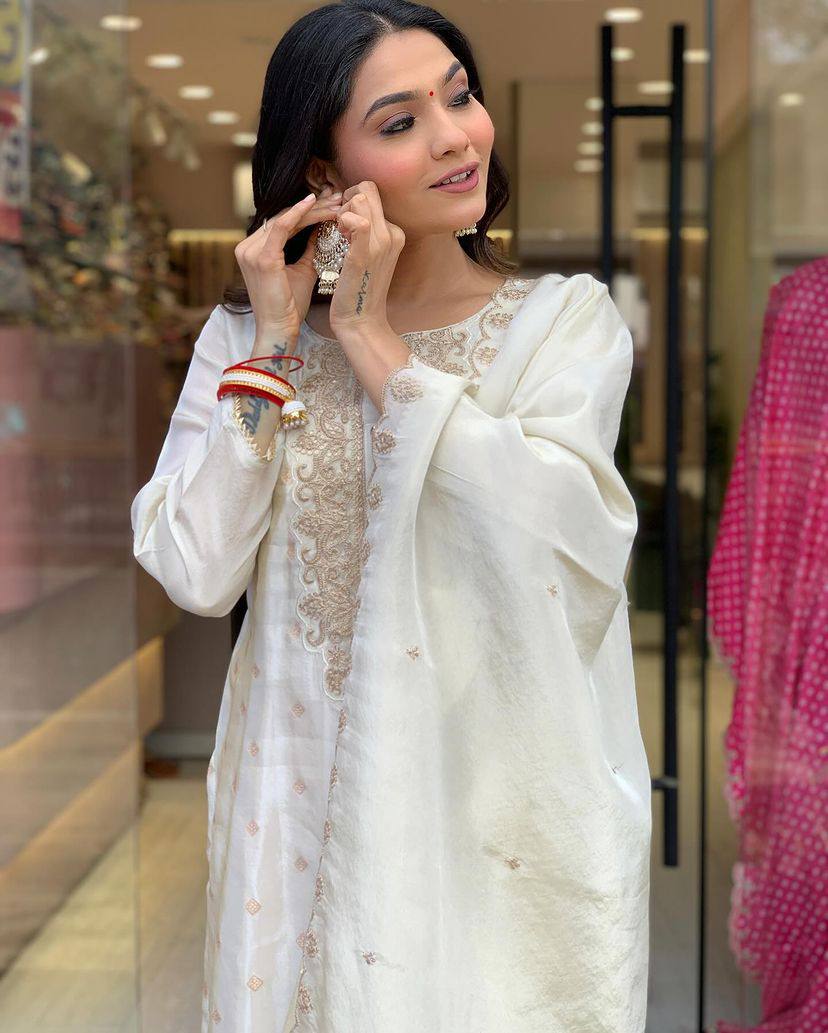 Off White Zari Viscose Rayon Salwar Kameez With Dupatta